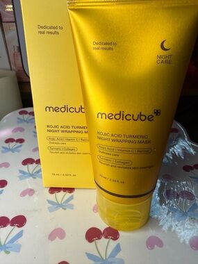 Medicube Kojic Acid Turmeric Night Wrapping Mask - Yellow